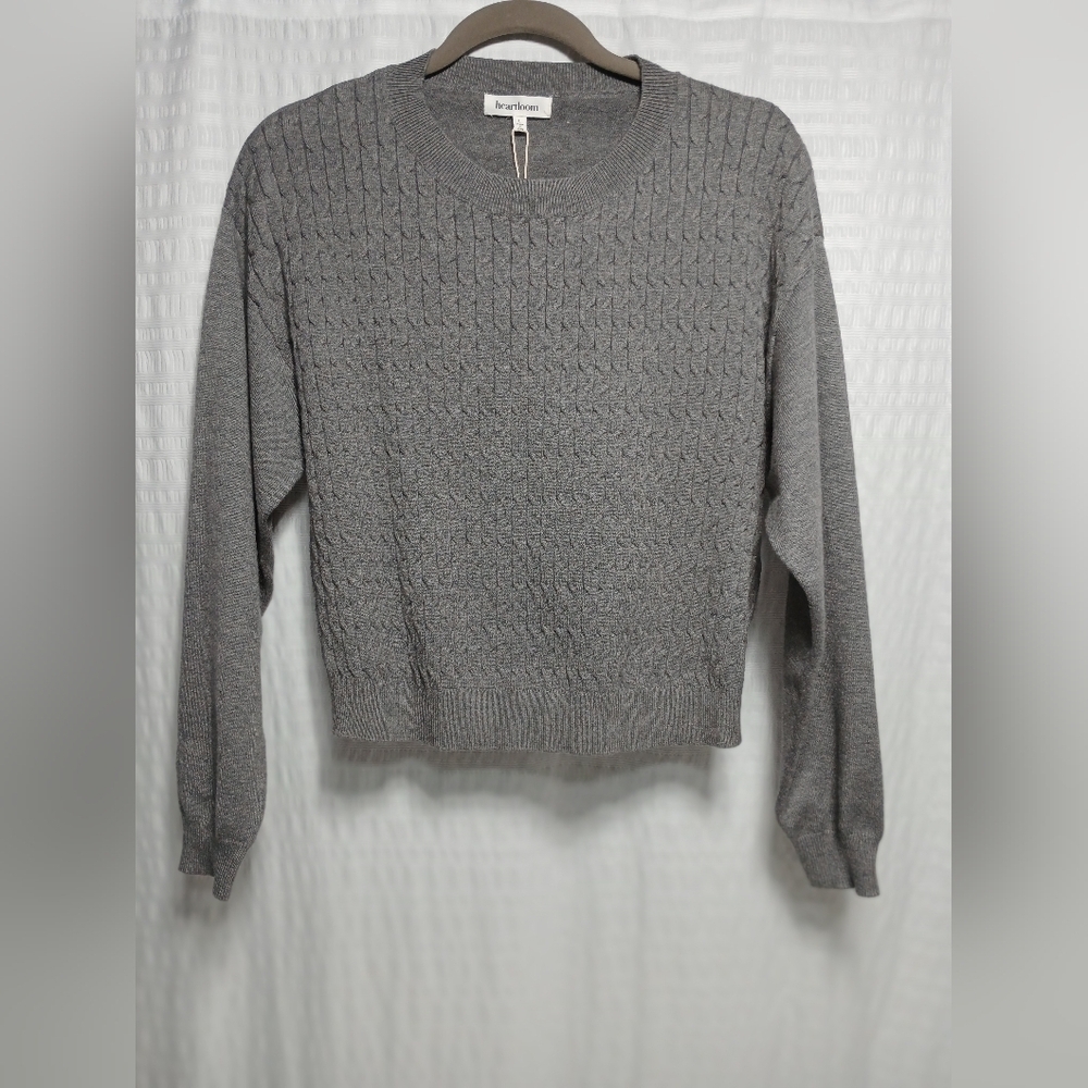 Ladies Heartloom Crewneck Cable Knit Sweater. NWT size L